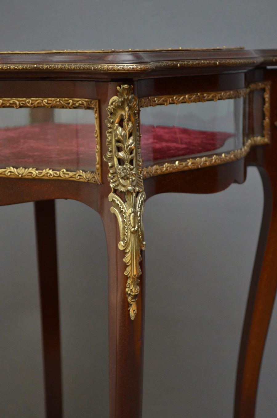Exceptional Edwardian Mahogany Bijouterie Table - Image 6
