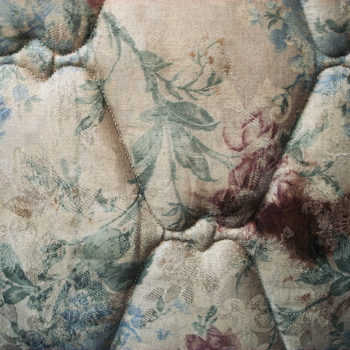 pată de tapițerie antică
