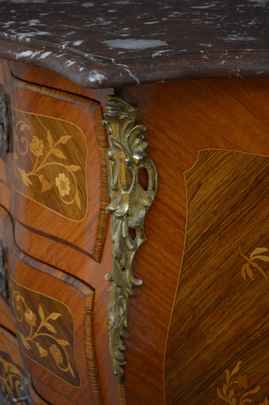 Turn of the Century Bombe Chest of Drawers in Tulipwood - Image 15