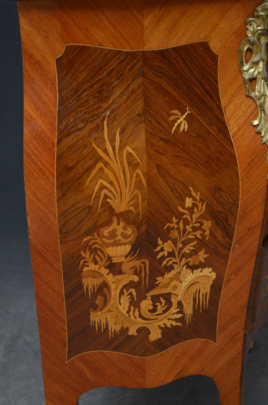 Turn of the Century Bombe Chest of Drawers in Tulipwood - Image 19