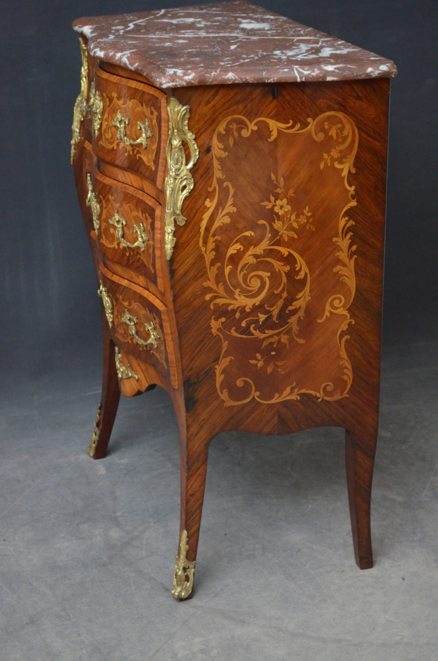 Turn of the Century Bombe Chest of Drawers in Tulipwood - Image 15
