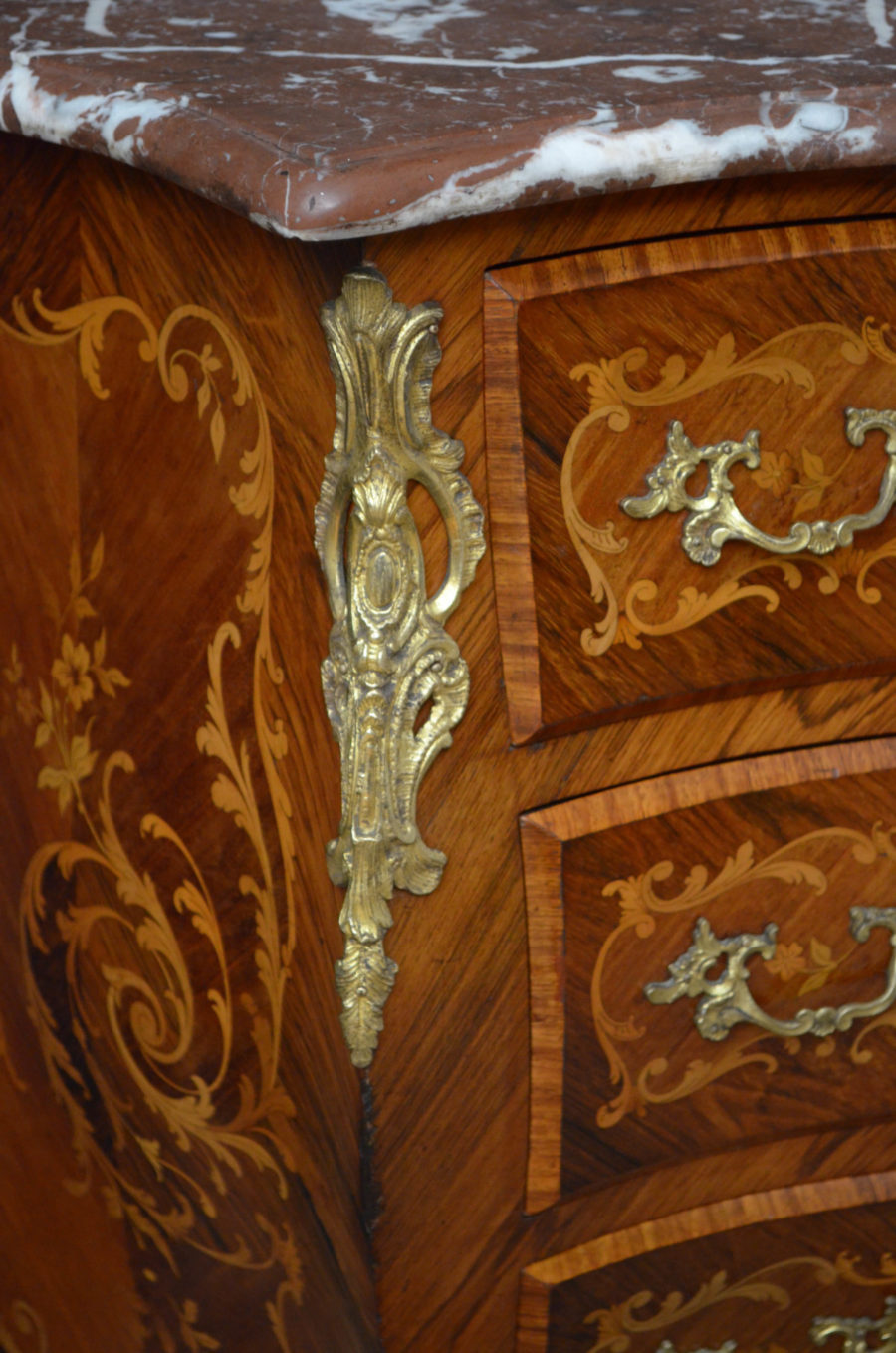 Turn of the Century Bombe Chest of Drawers in Tulipwood - Image 8