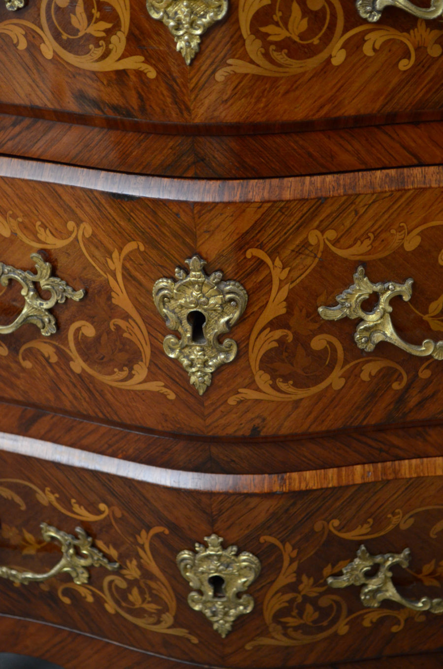 Turn of the Century Bombe Chest of Drawers in Tulipwood - Image 9