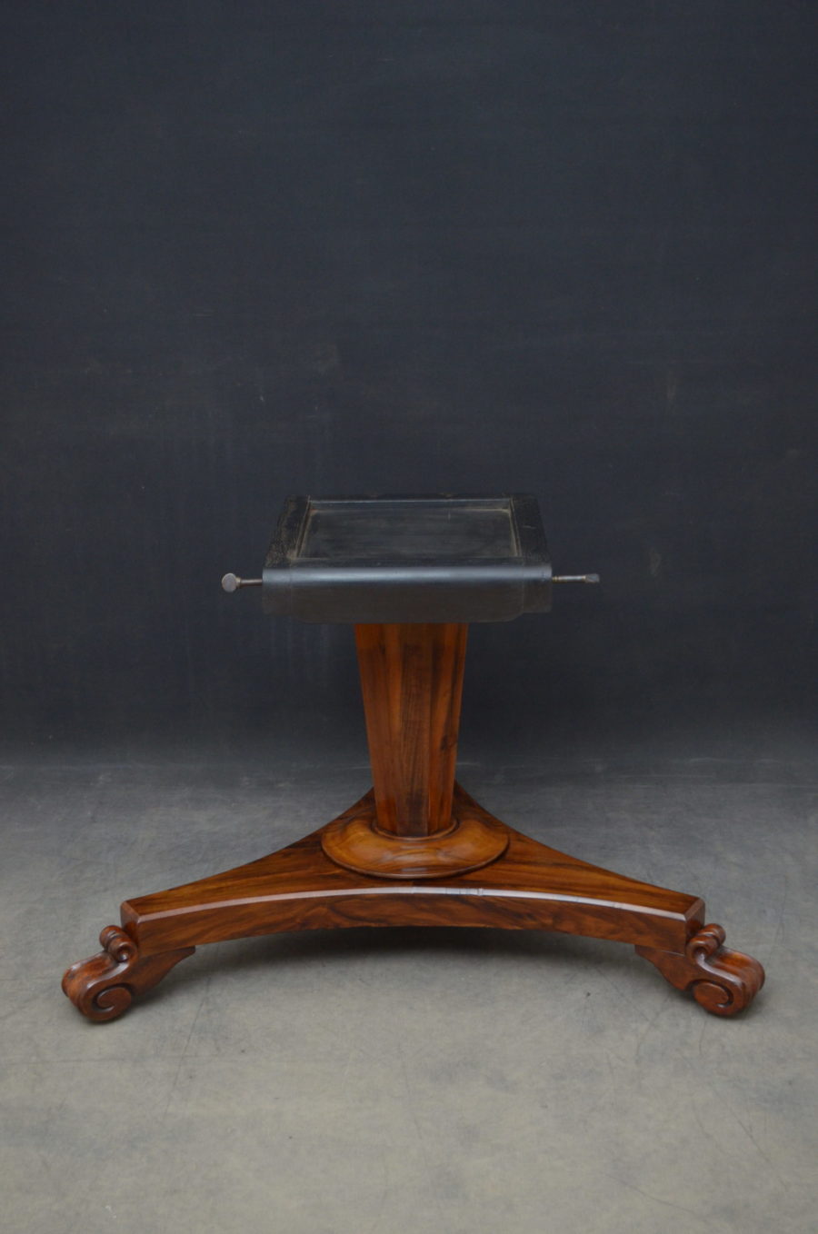 William IV Goncalo Alves Dining / Centre Table - Image 11
