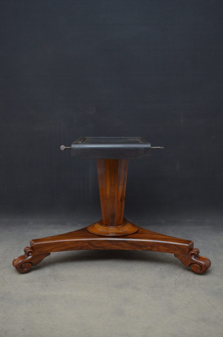 William IV Goncalo Alves Dining / Centre Table - Image 12