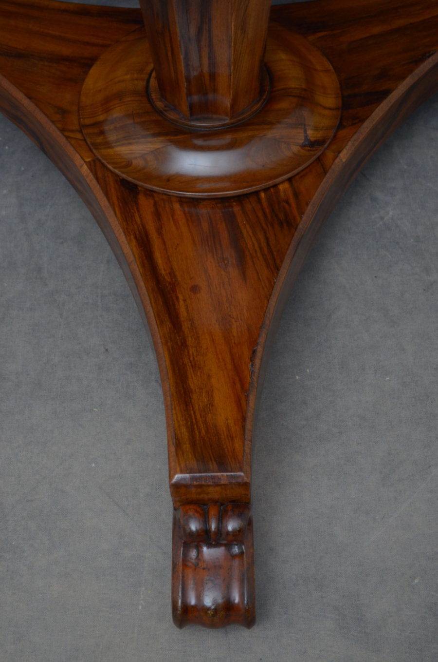 William IV Goncalo Alves Dining / Centre Table - Image 15