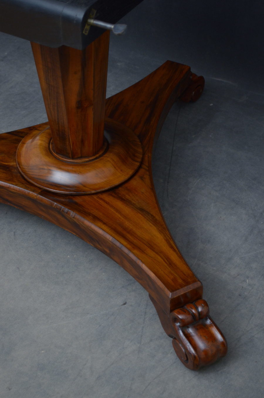 William IV Goncalo Alves Dining / Centre Table - Image 16