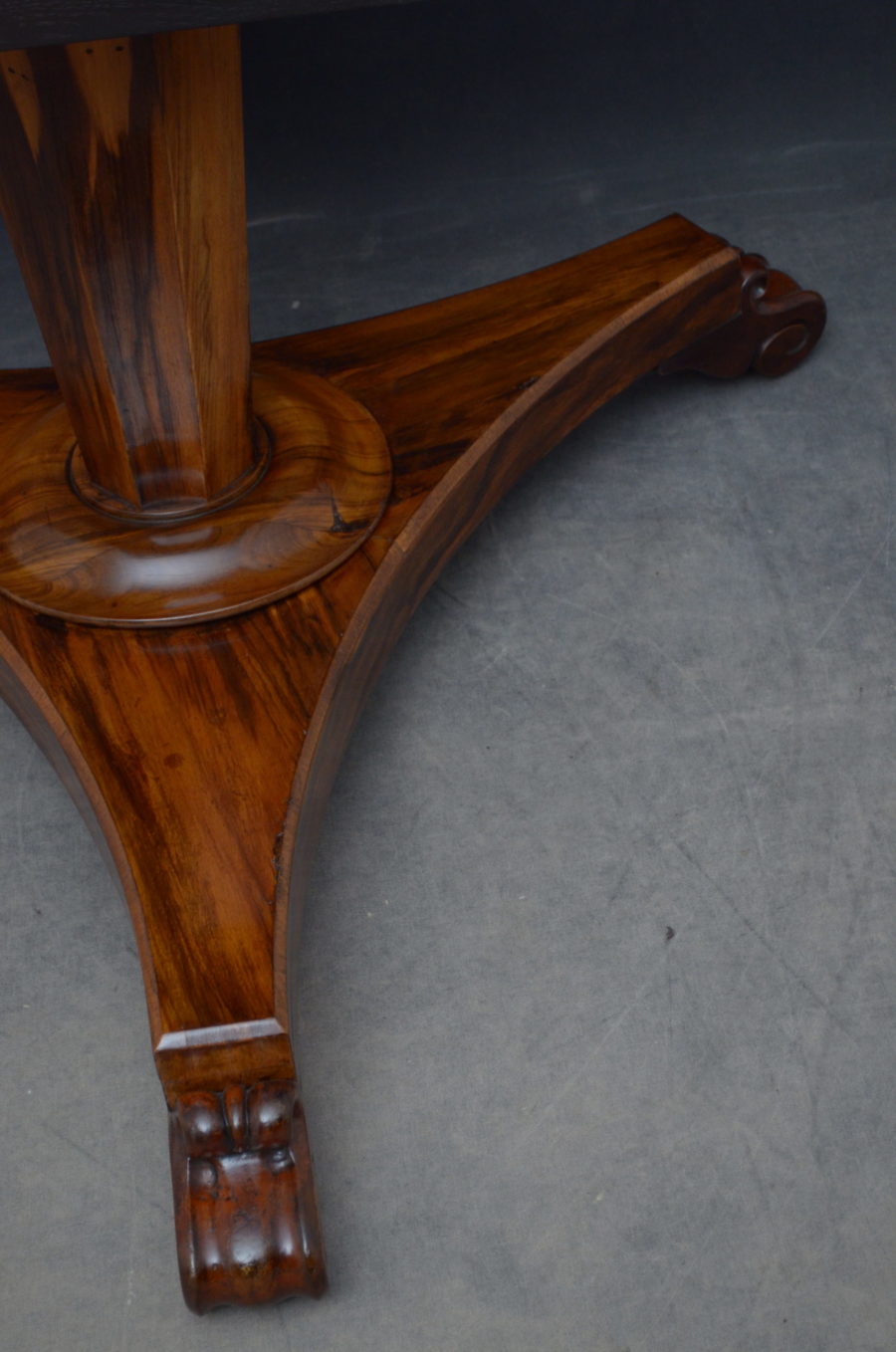 William IV Goncalo Alves Dining / Centre Table - Image 19