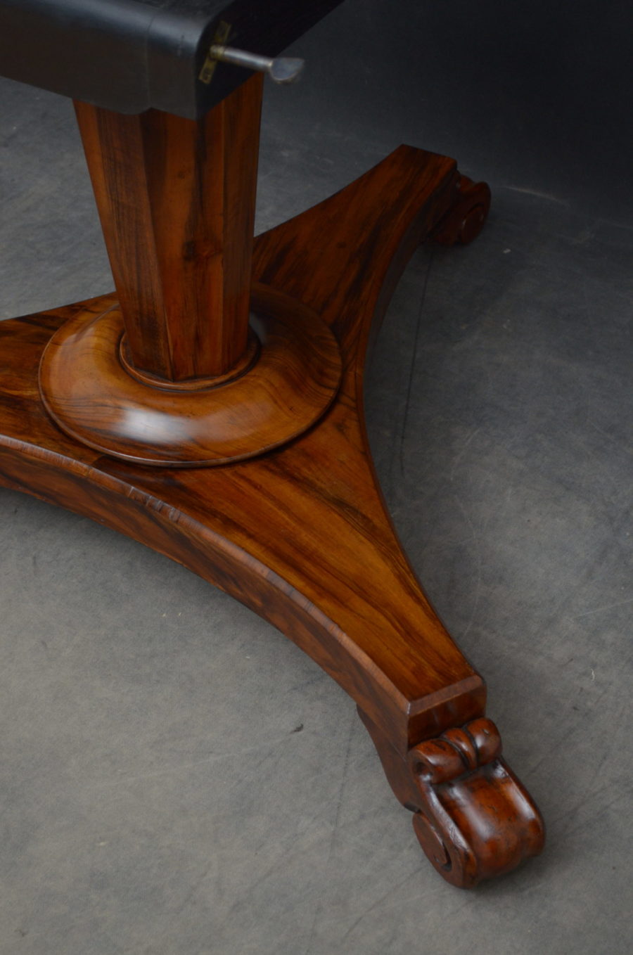 William IV Goncalo Alves Dining / Centre Table - Image 20