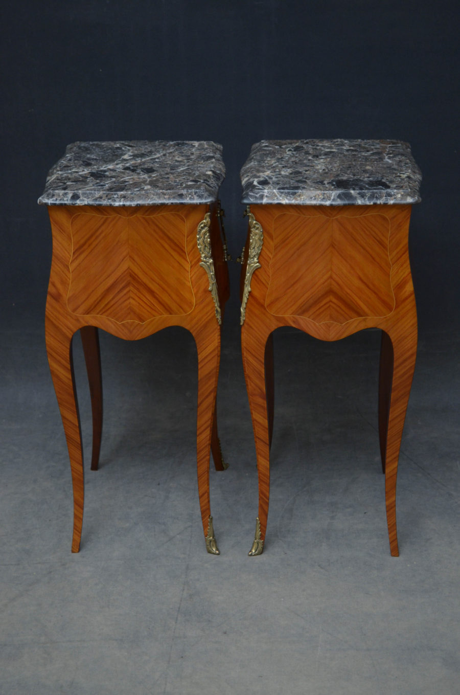 Pair of Bedside Cabinets in Tulipwood - Image 12