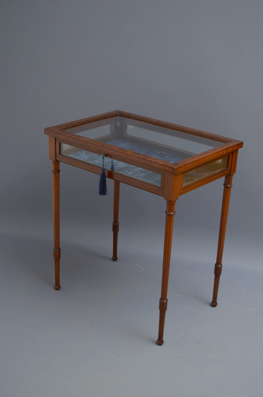 Edwardian Mahogany Bijouterie Table