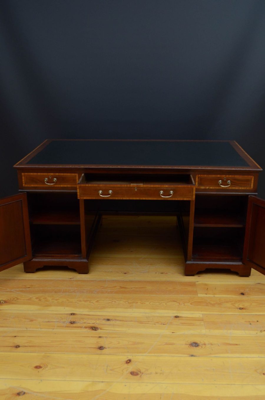 Late Victorian Mahogany and Inlaid Desk - Image 18
