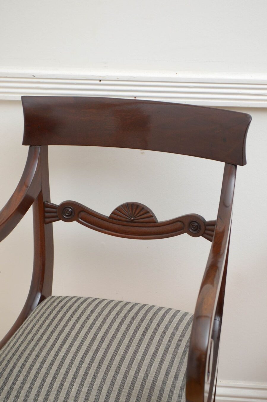 Pair of Fine William IV Carver Chairs in Mahogany - Image 2
