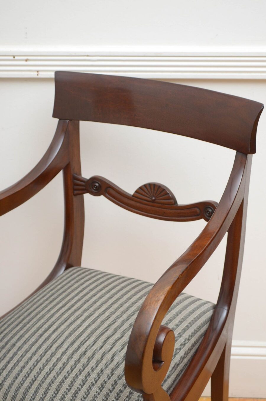 Pair of Fine William IV Carver Chairs in Mahogany - Image 3