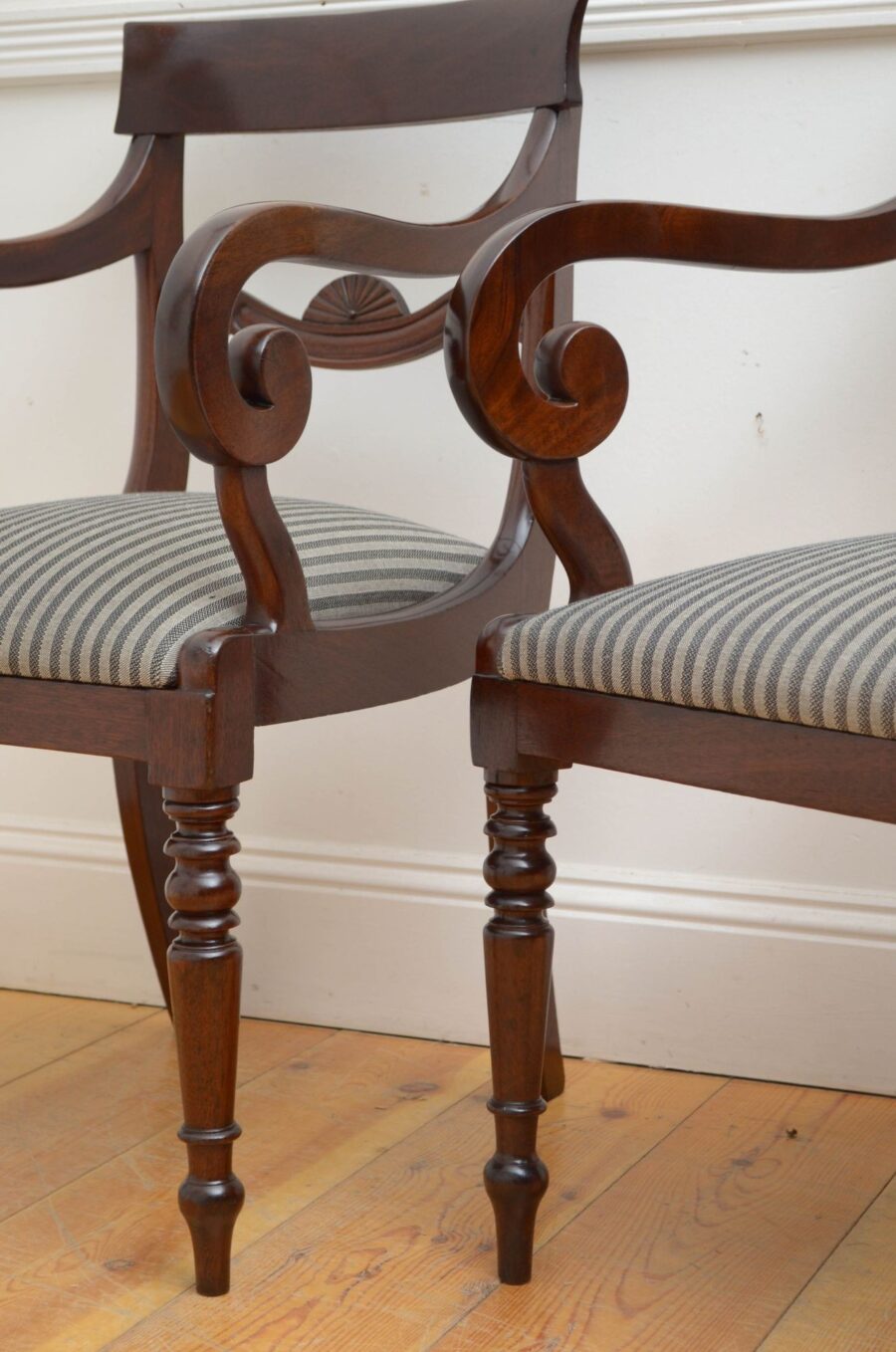 Pair of Fine William IV Carver Chairs in Mahogany - Image 5