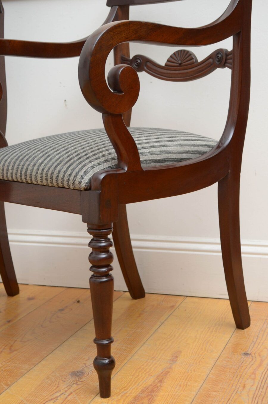 Pair of Fine William IV Carver Chairs in Mahogany - Image 6