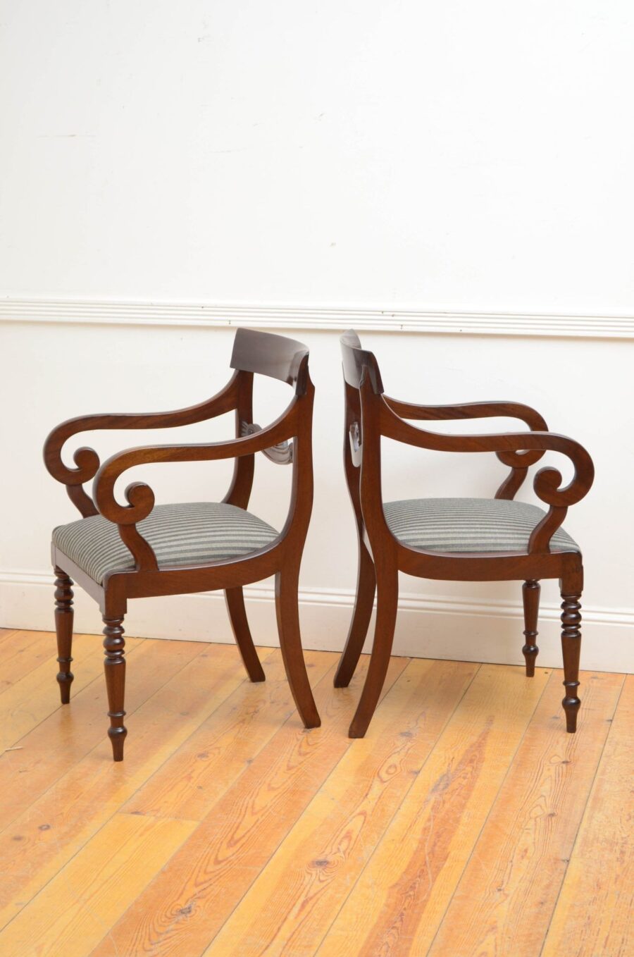 Pair of Fine William IV Carver Chairs in Mahogany - Image 9
