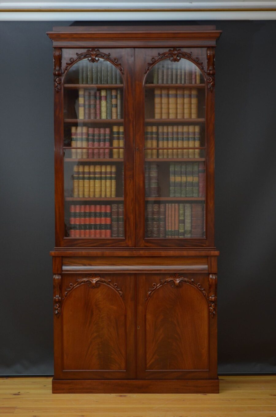 Fine Quality Victorian Bookcase in Mahogany