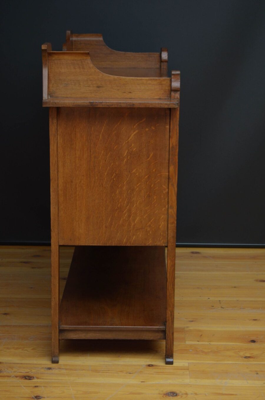 Arts and Crafts Oak Sideboard - Image 18