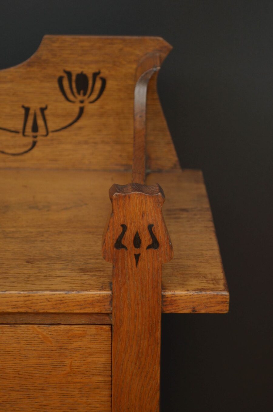 Arts and Crafts Oak Sideboard - Image 8