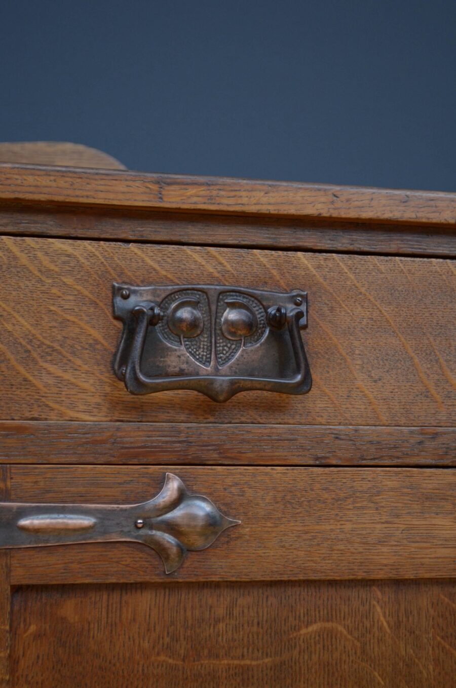 Arts and Crafts Oak Sideboard - Image 9