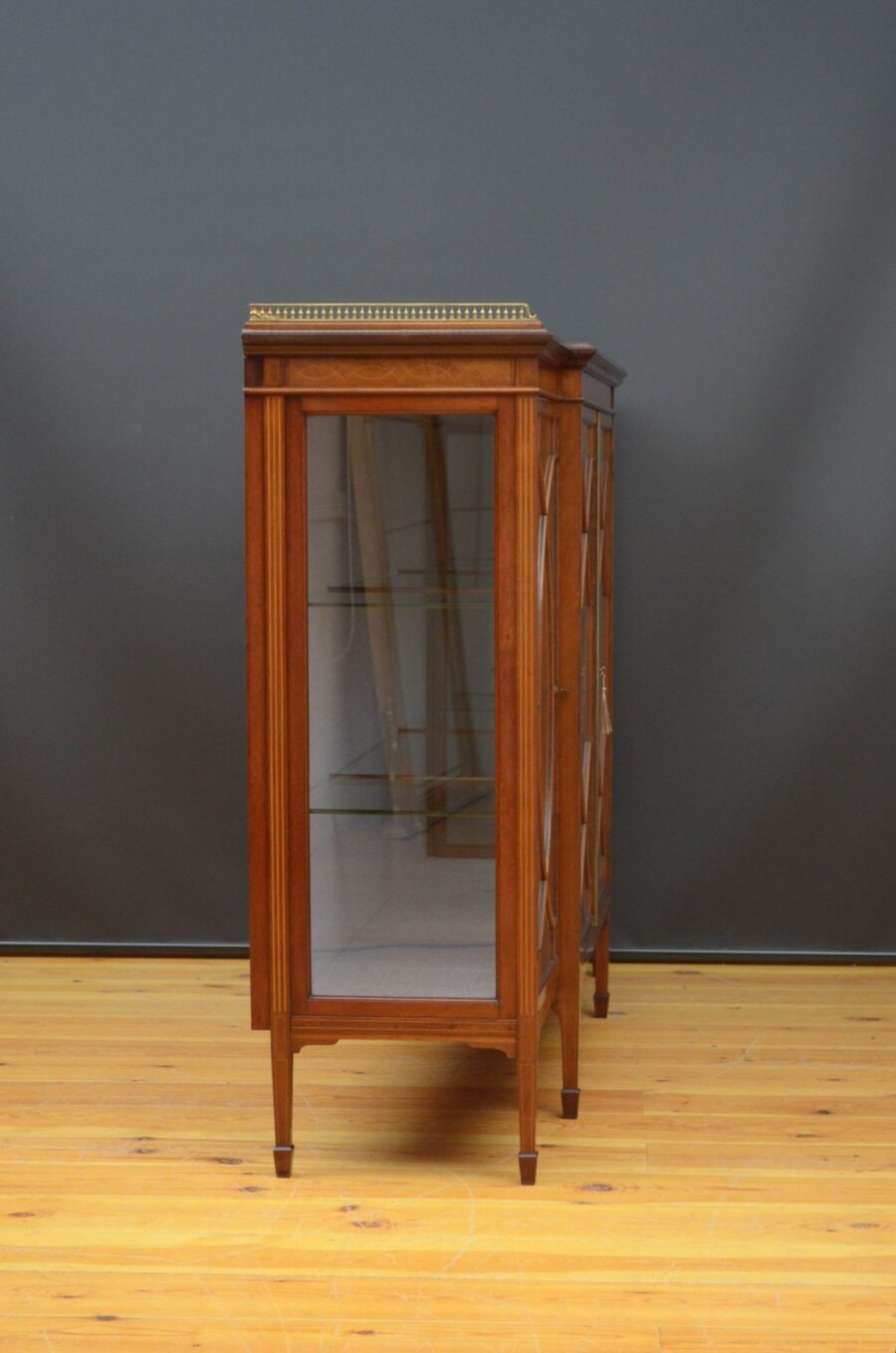 Superb Edwardian Mahogany and Inlaid Display Cabinet - Image 20