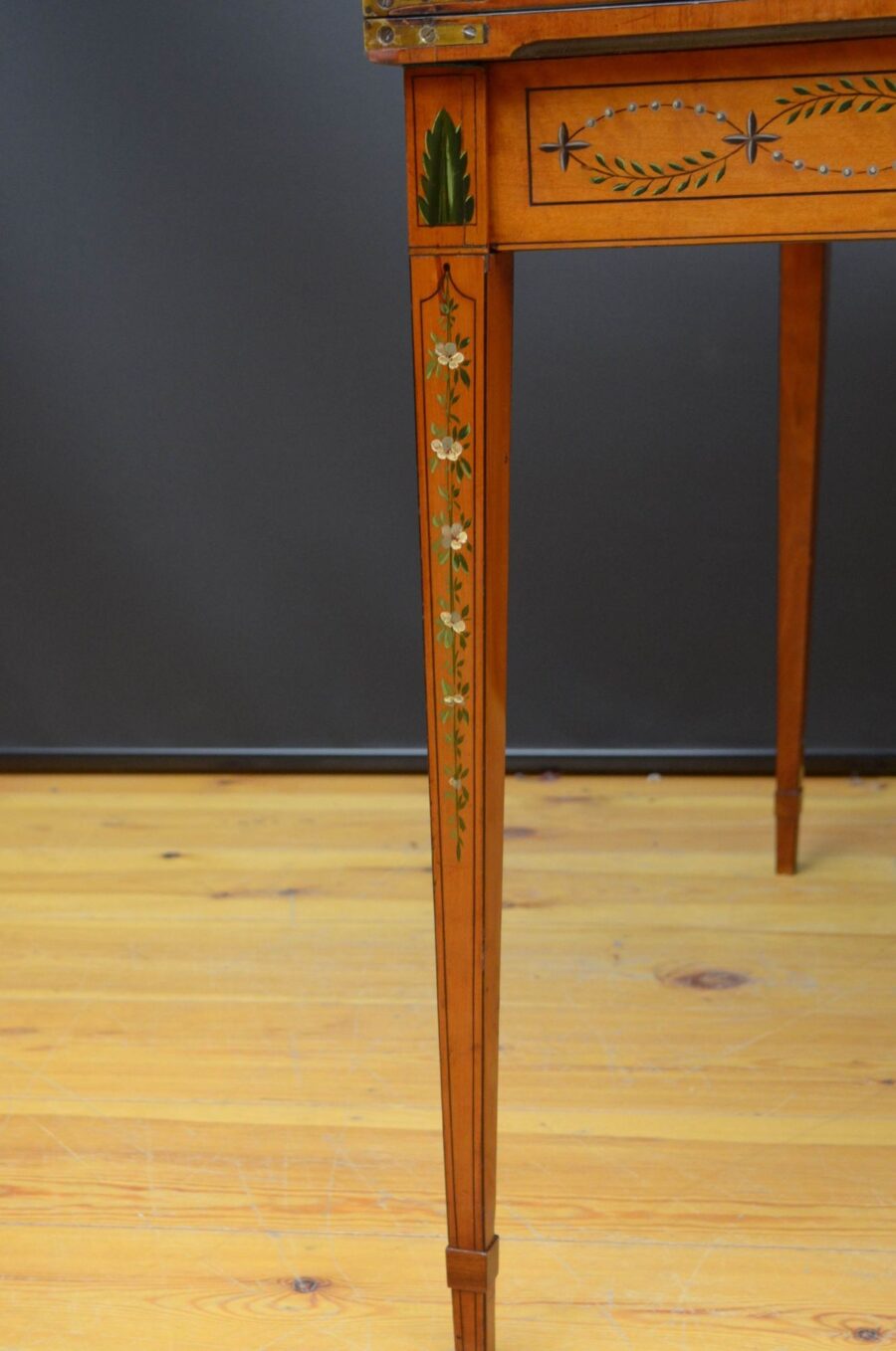 Sheraton Perion Painted Card Table in Satinwood - Image 15