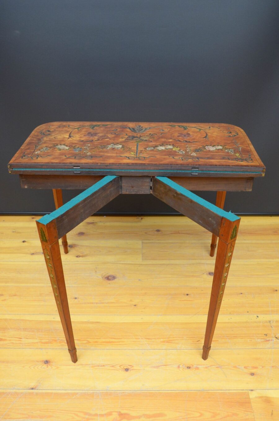 Sheraton Perion Painted Card Table in Satinwood - Image 16
