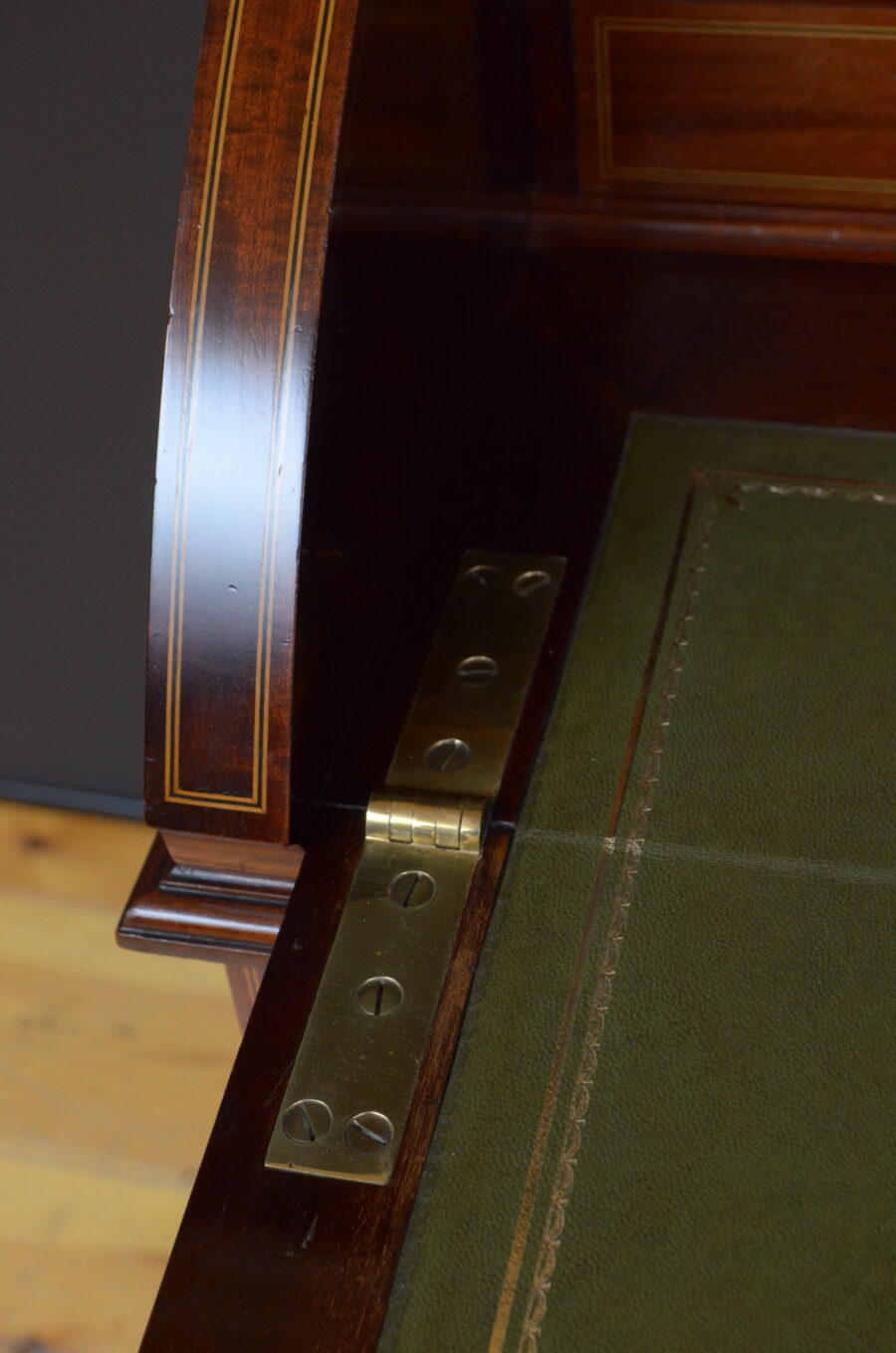 Exhibition Quality Mahogany Cylinder Bureau by Maple & Co - Image 13