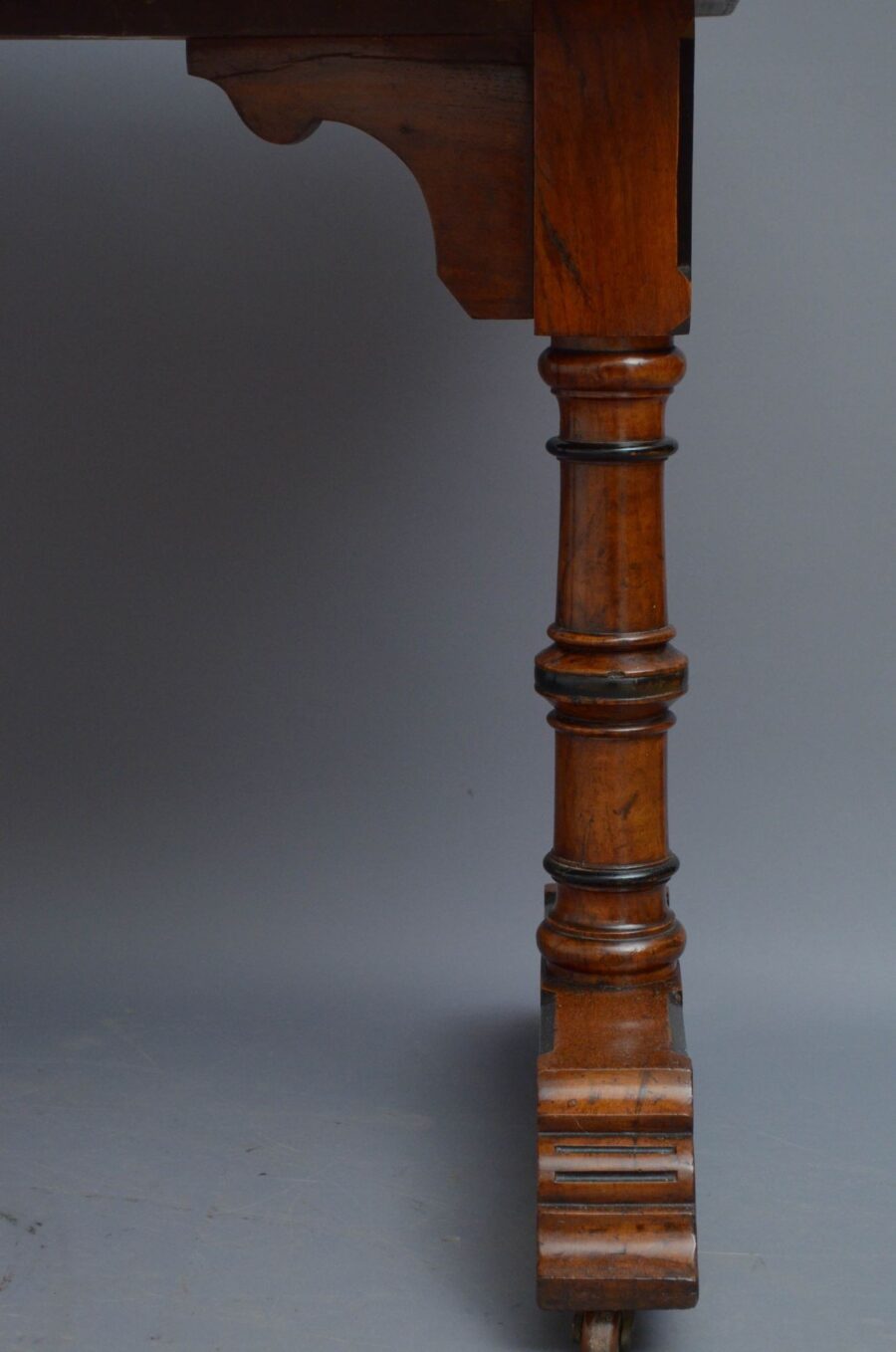 Stylish Aesthetic Movement Pollard Oak Side Table - Image 15