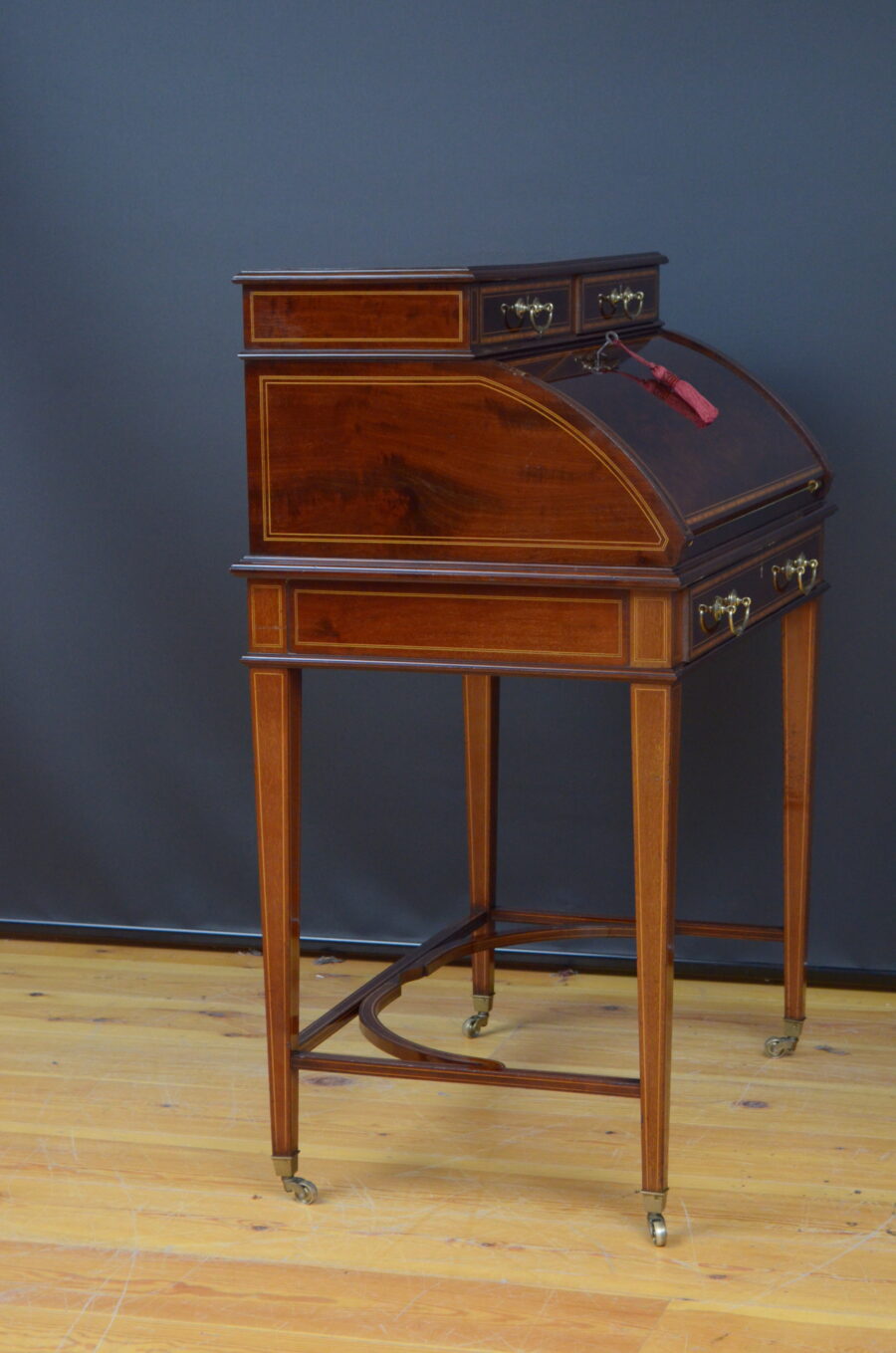 Exhibition Quality Mahogany Cylinder Bureau by Maple & Co - Image 22
