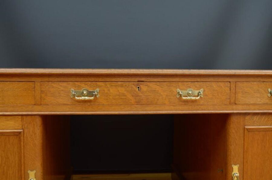 Fine Quality Victorian Oak Partners Desk - Image 19