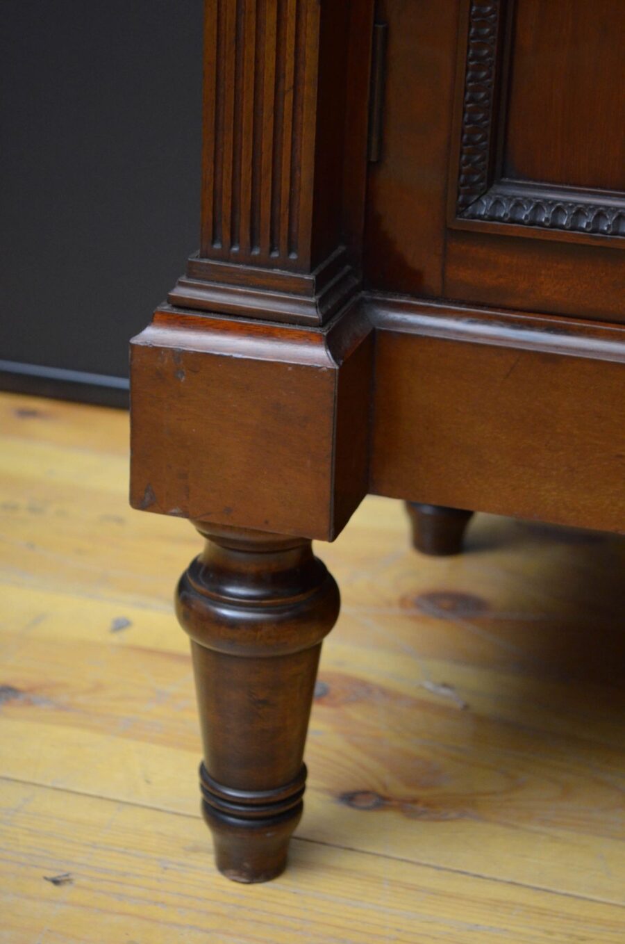 Edwardian Mahogany Display Cabinet - Image 12