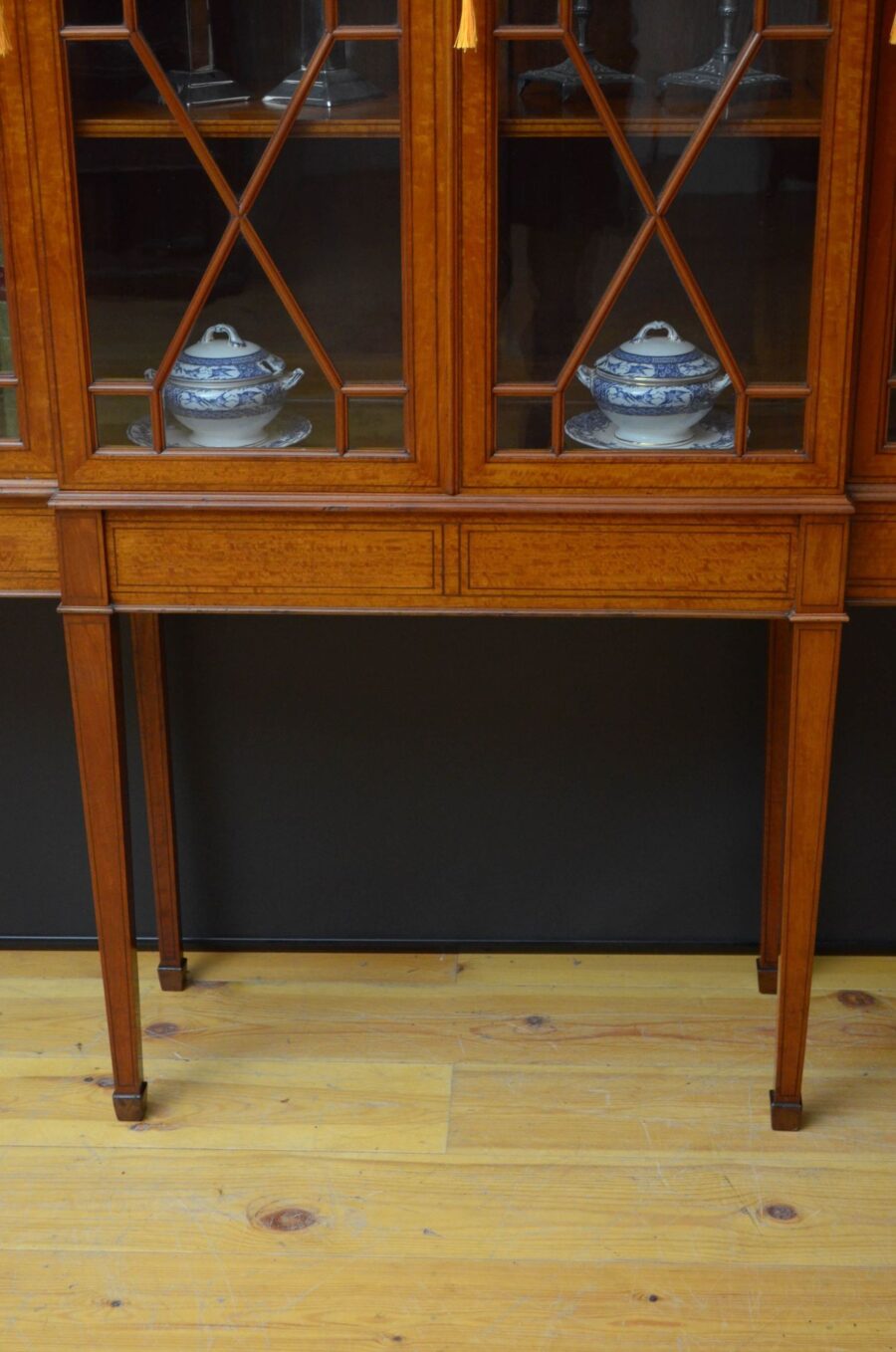 Fine Quality Edwardian Satinwood Cabinet Bookcase - Image 14