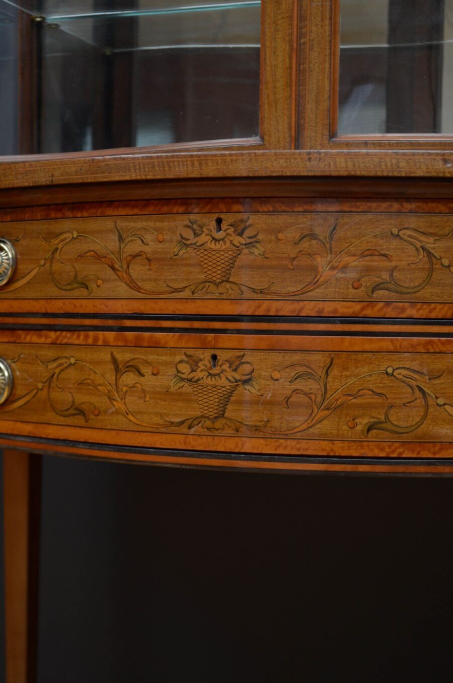 Fine Quality Edwardian Display Cabinet in Mahogany - Image 15