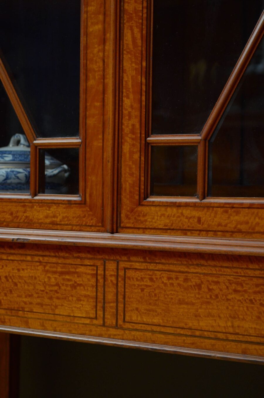 Fine Quality Edwardian Satinwood Cabinet Bookcase - Image 18