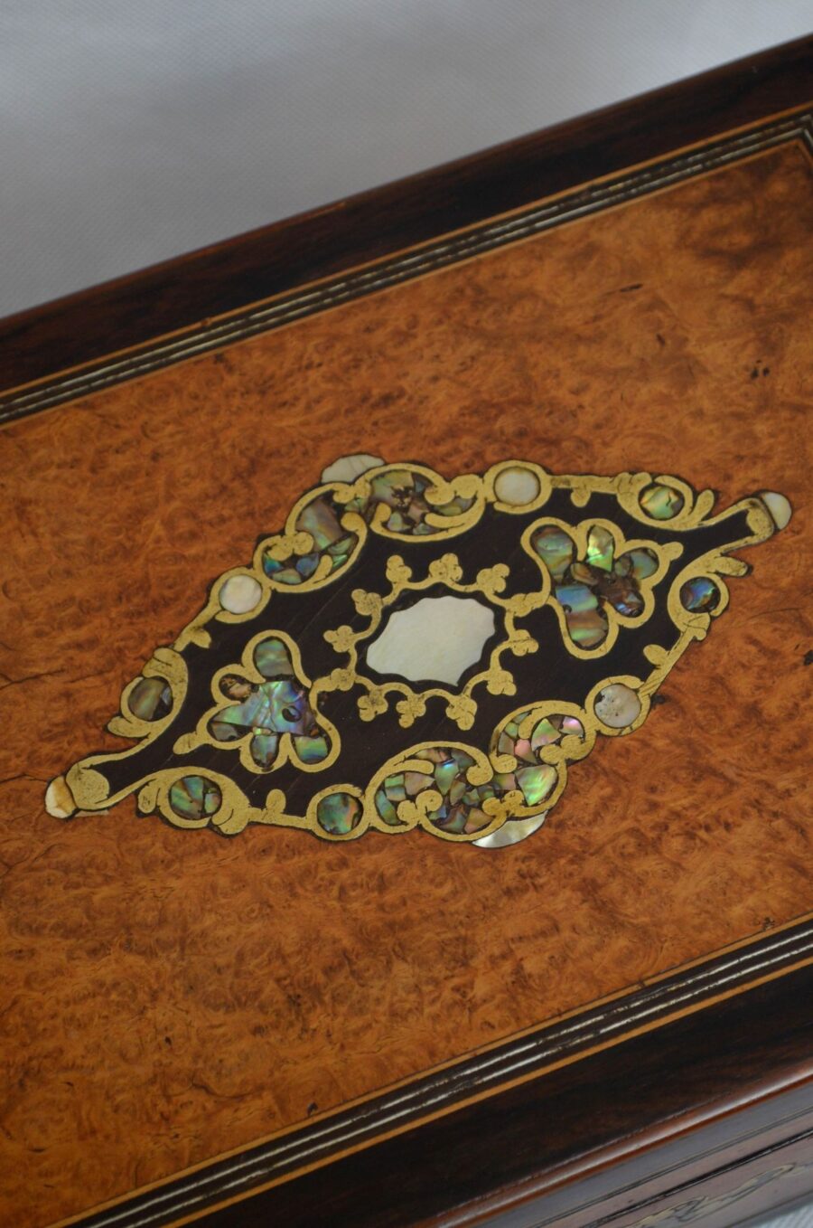 Magnificent Victorian Jewelry Box in Amboyna - Image 4