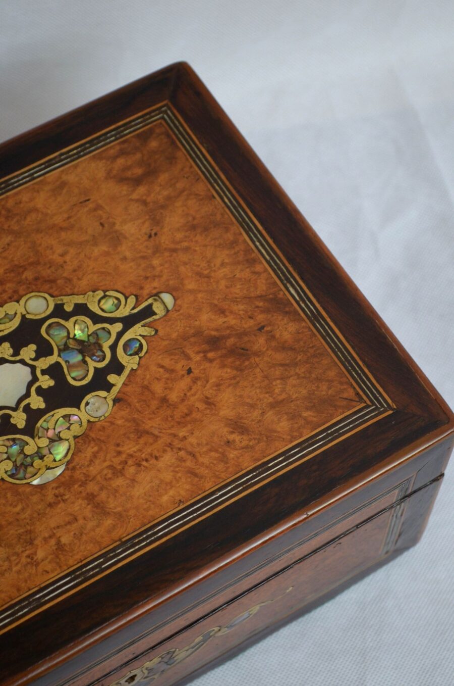 Magnificent Victorian Jewelry Box in Amboyna - Image 5