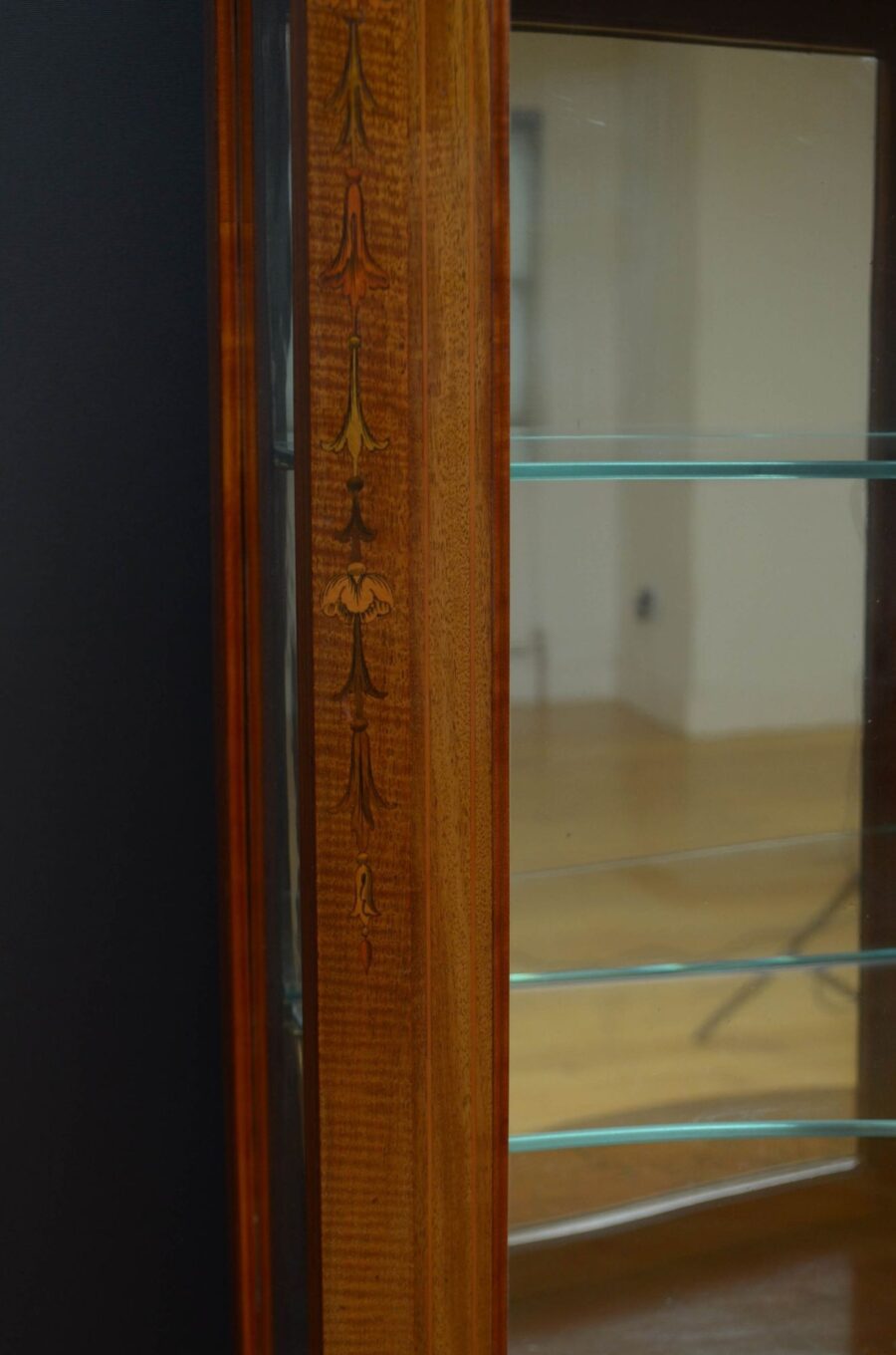 Fine Quality Edwardian Display Cabinet in Mahogany - Image 6