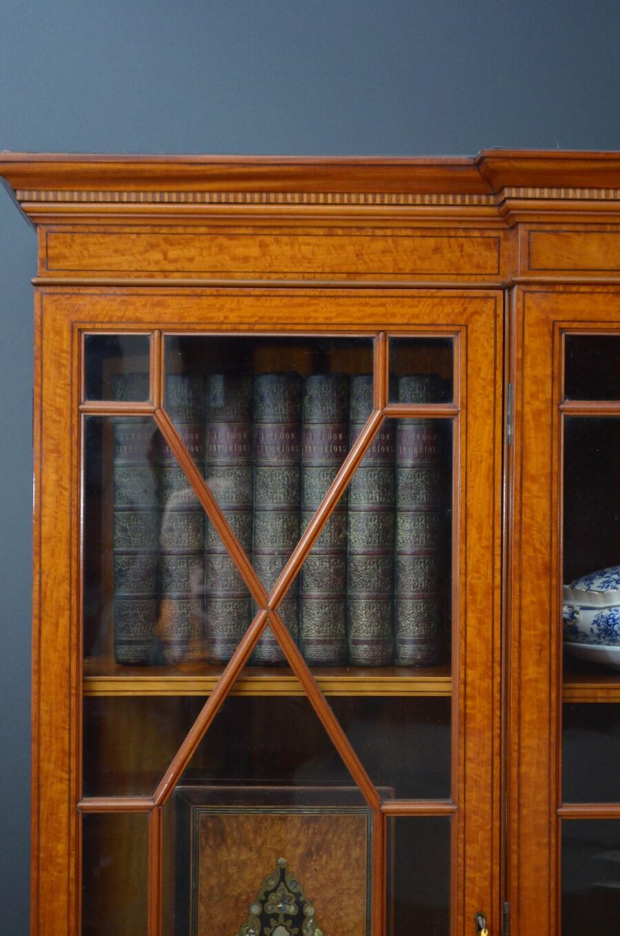 Fine Quality Edwardian Satinwood Cabinet Bookcase - Image 7