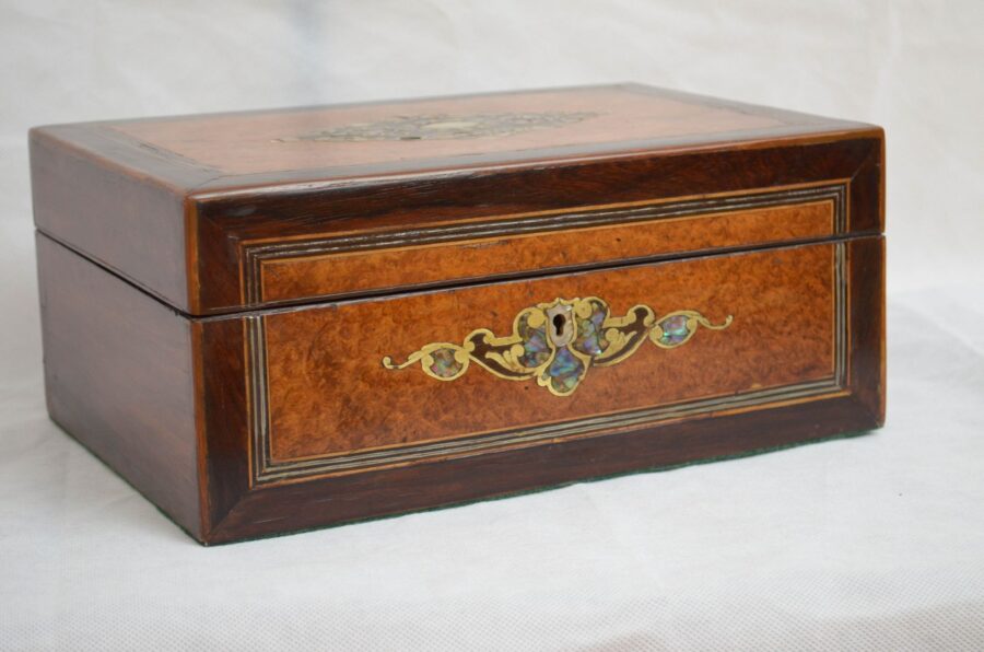 Magnificent Victorian Jewelry Box in Amboyna - Image 9