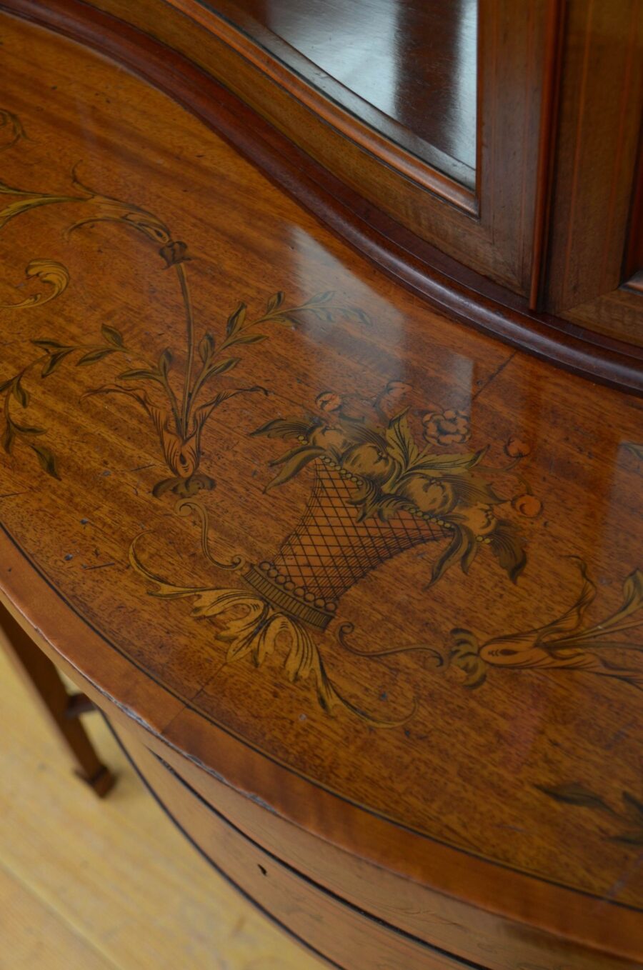 Fine Quality Edwardian Display Cabinet in Mahogany - Image 10