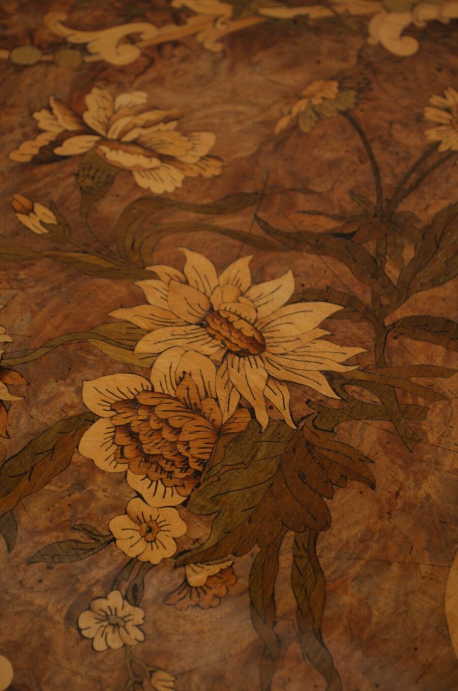 Outstanding Victorian Walnut Centre / Dining Table - Image 11