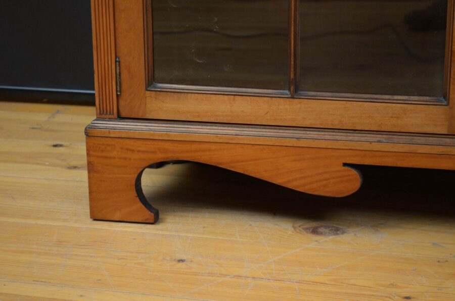Fine Quality Edwardian Satinwood Cabinet Bookcase - Image 12