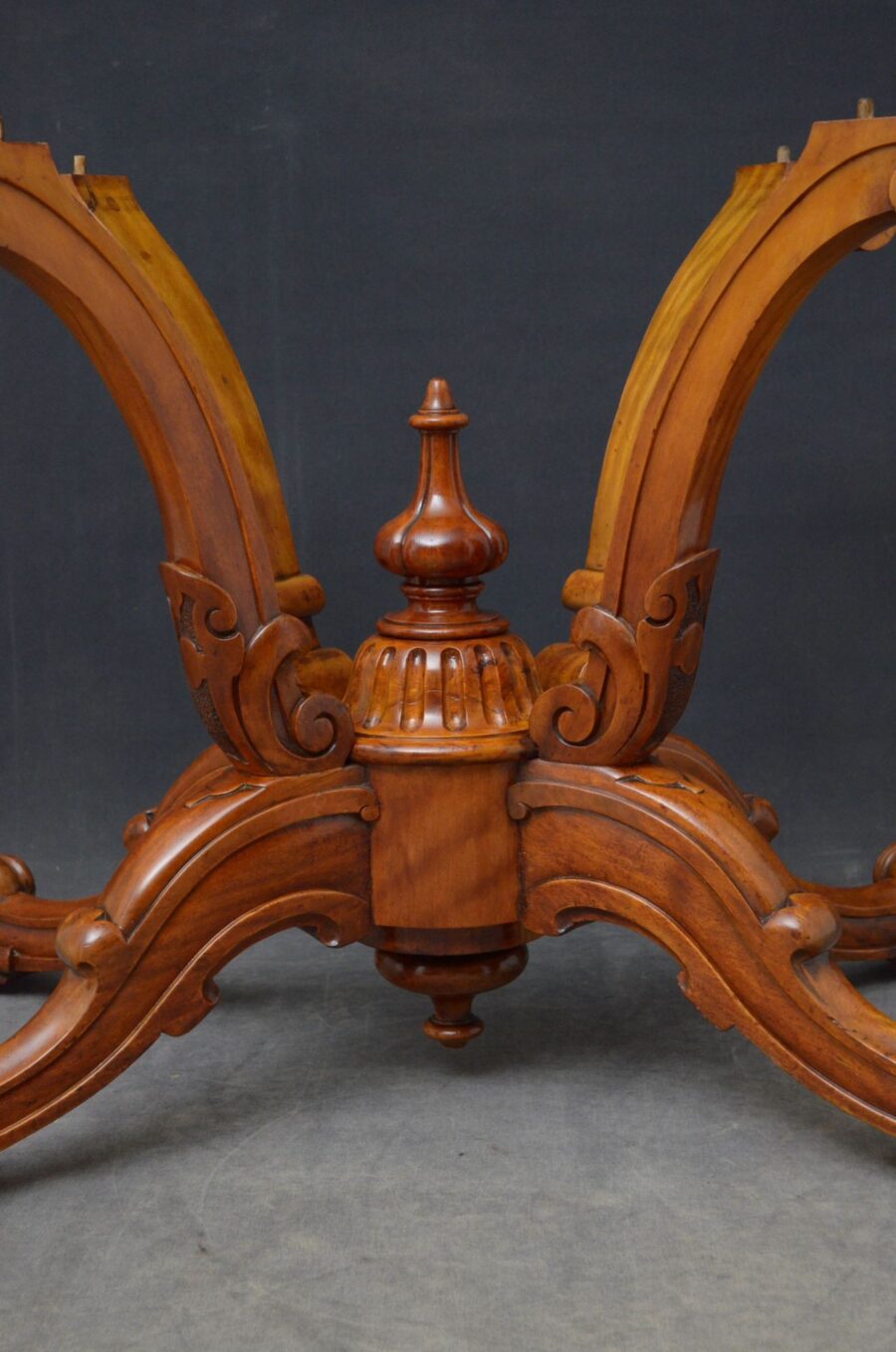 Rare Victorian Satinwood Centre Table / Dining Table - Image 11