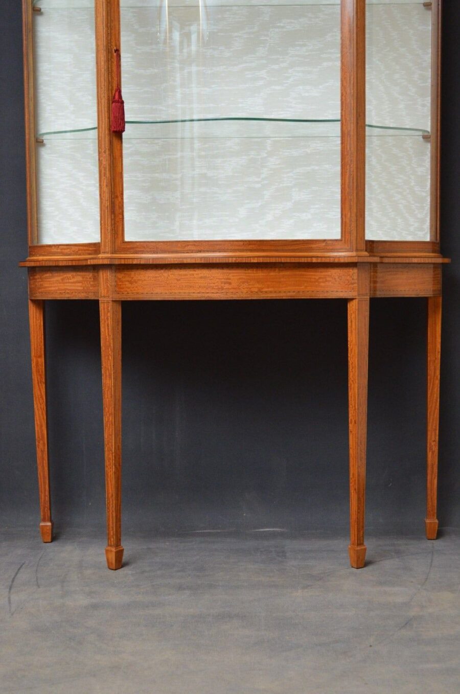 Victorian Satinwood Serpentine Display Cabinet - Image 12