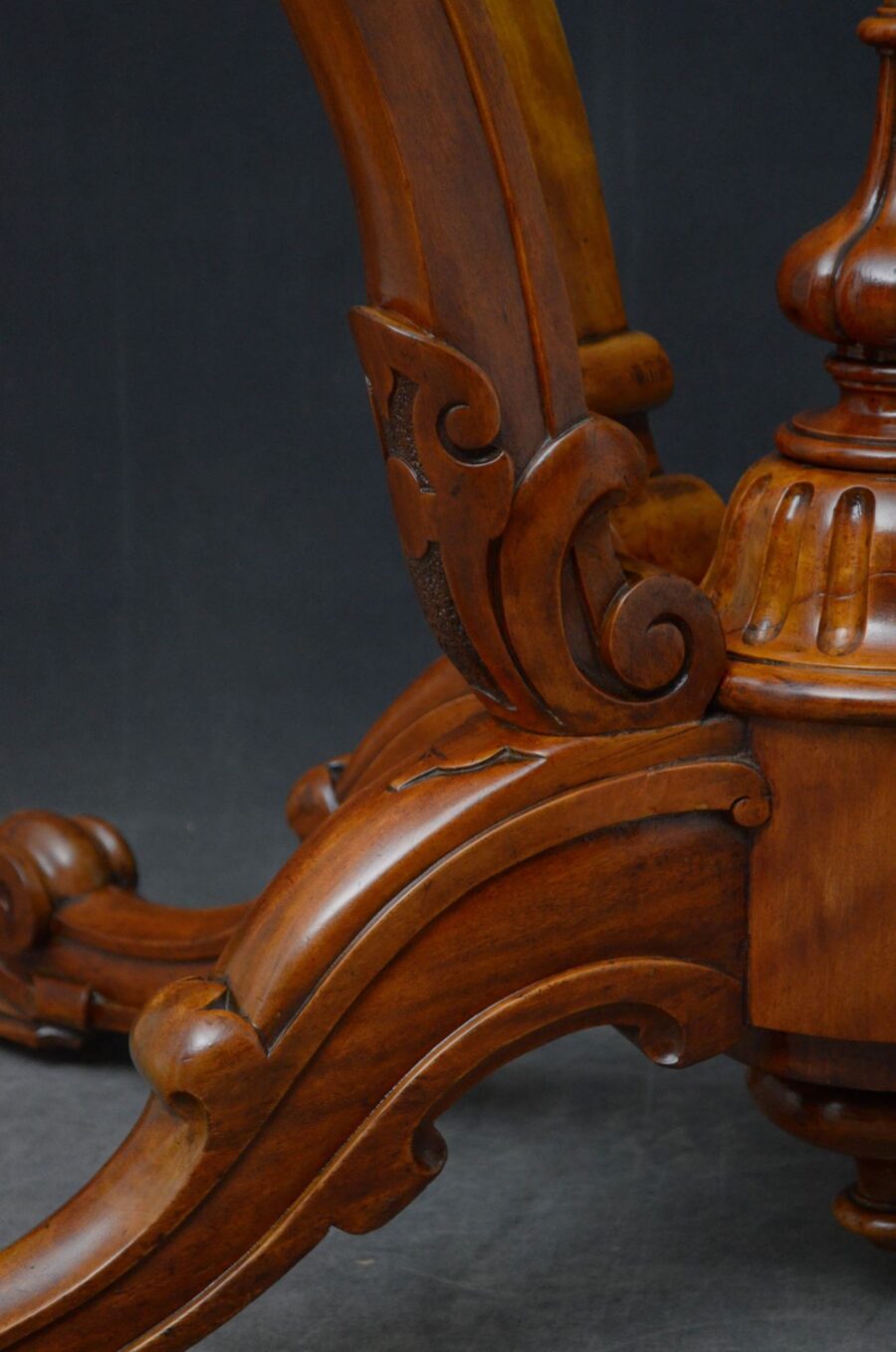 Rare Victorian Satinwood Centre Table / Dining Table - Image 13