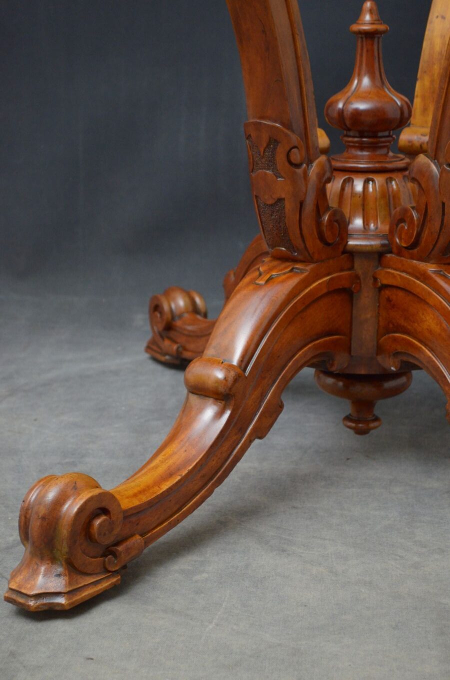 Rare Victorian Satinwood Centre Table / Dining Table - Image 16
