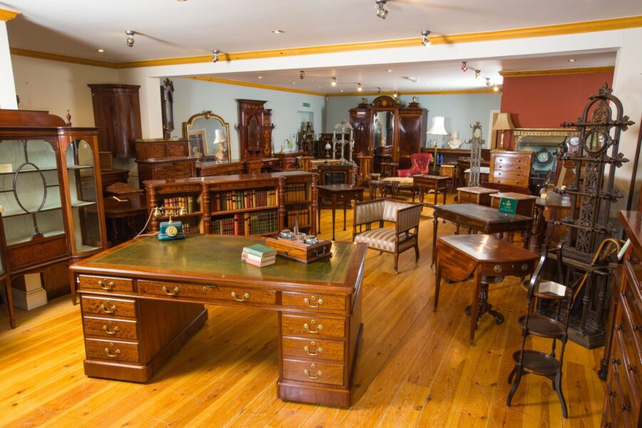 Superb Sheraton Revival Satinwood Desk - Image 20