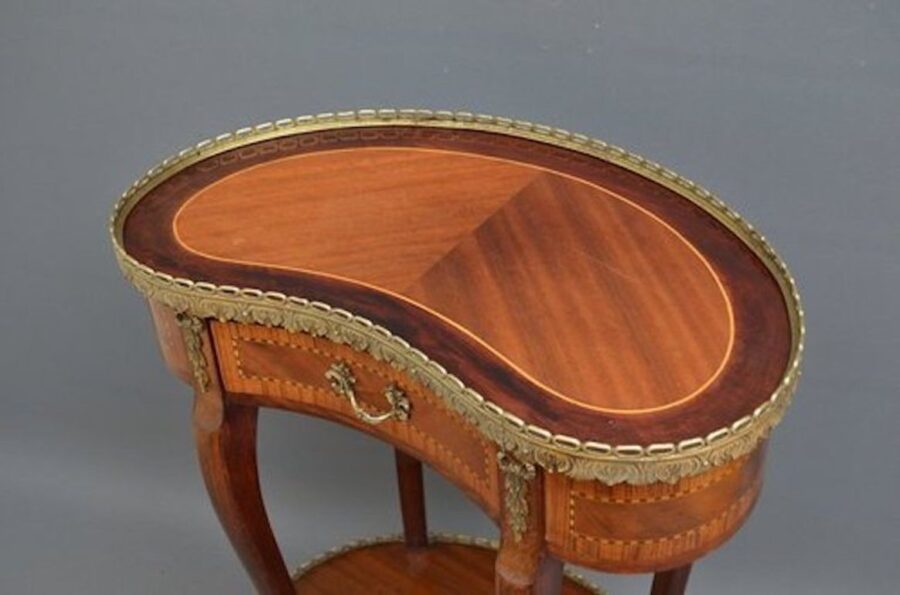 ATTRACTIVE CONTINENTAL OCCASIONAL TABLE - Image 3